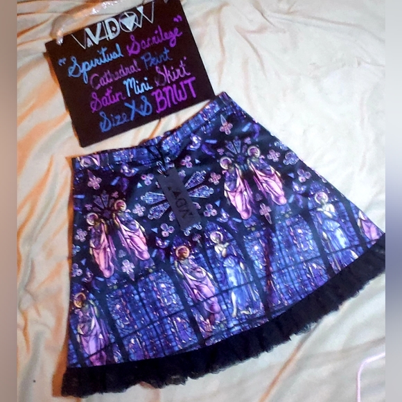 🕷 Widow: Spiritual Sacrilege Cathedral Print Satin Mini Skirt, Size XS, BNWT - Picture 5 of 16